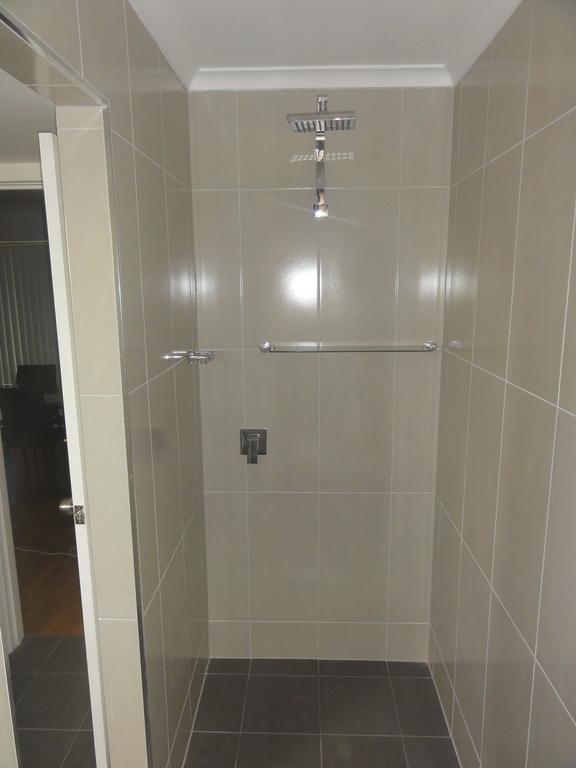 Prime Location & Spacious Аделейд Екстериор снимка