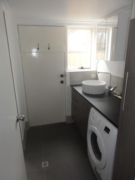 Prime Location & Spacious Аделейд Екстериор снимка