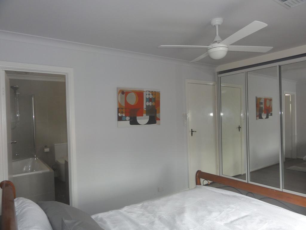 Prime Location & Spacious Аделейд Екстериор снимка