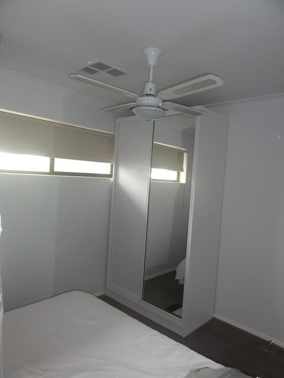 Prime Location & Spacious Аделейд Екстериор снимка