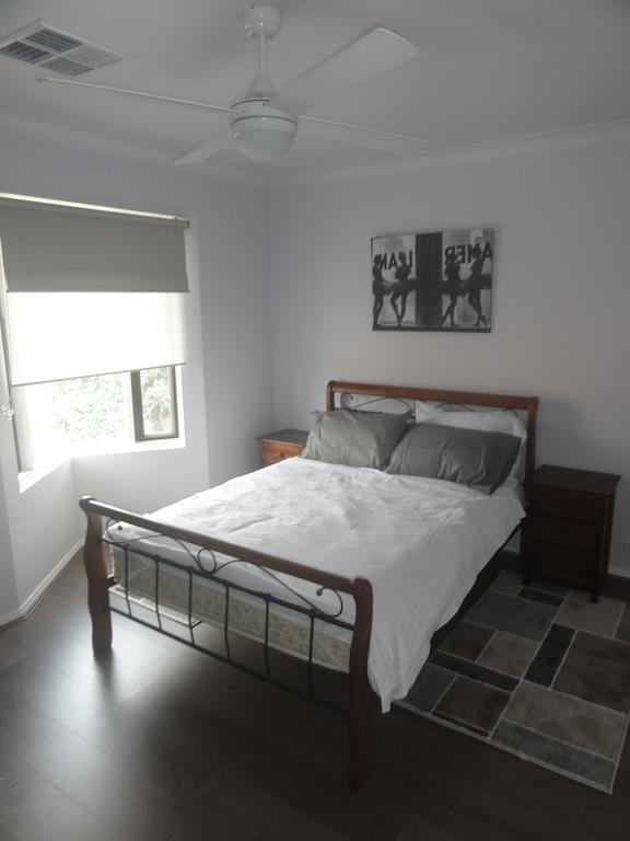 Prime Location & Spacious Аделейд Екстериор снимка